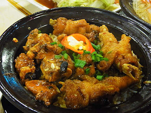 鳳爪排骨煲仔飯