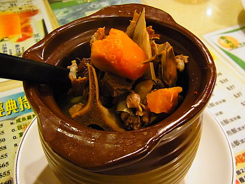 椰子紅蘿蔔豬骨湯