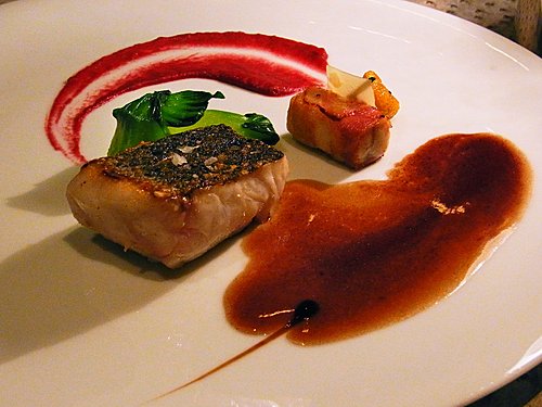 烤法國鱸魚配甘筍麵團